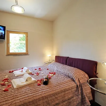 Sleeps 4 Pool Air Con Lejlighed Pianello Del Lario