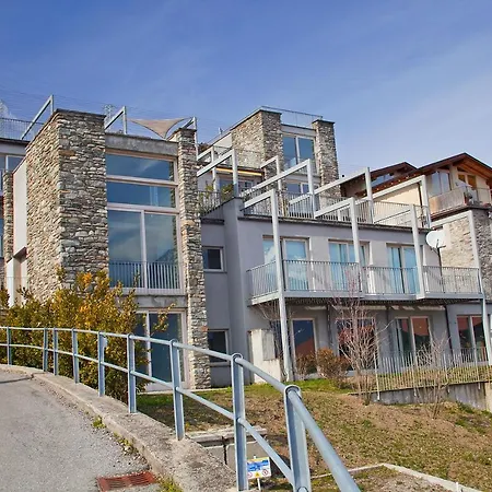 Sleeps 4 Pool Air Con