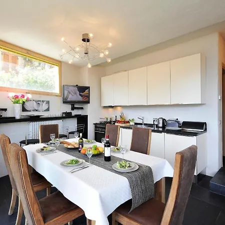 Sleeps 4 Pool Air Con *